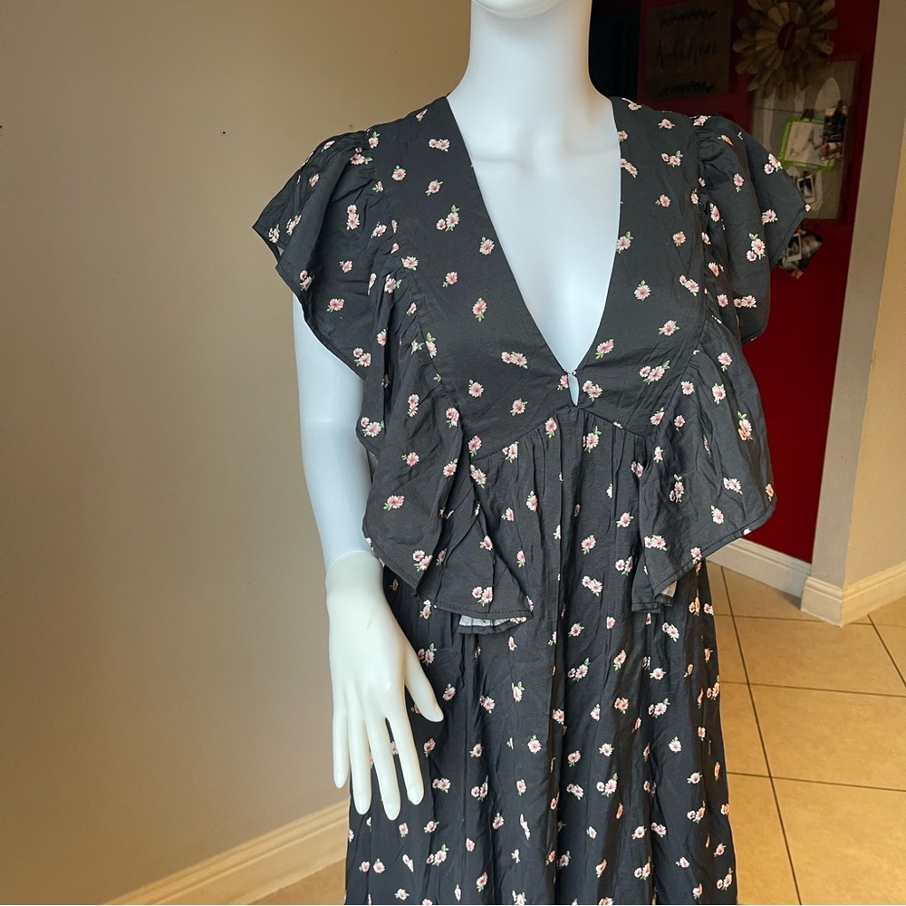 Floral Butterfly-Sleeve Maxi Dress
Size Medium
New
Brand is Forever 21 - Picture 13 of 14